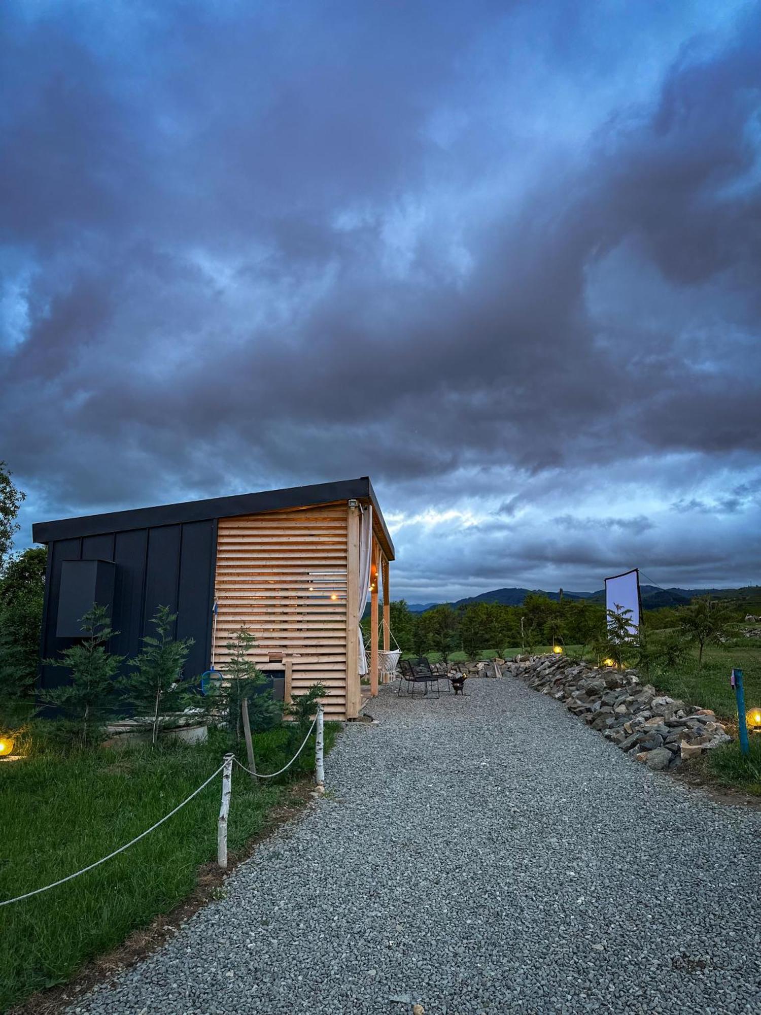 Villa Kubiq Transalpina à Petresti Extérieur photo