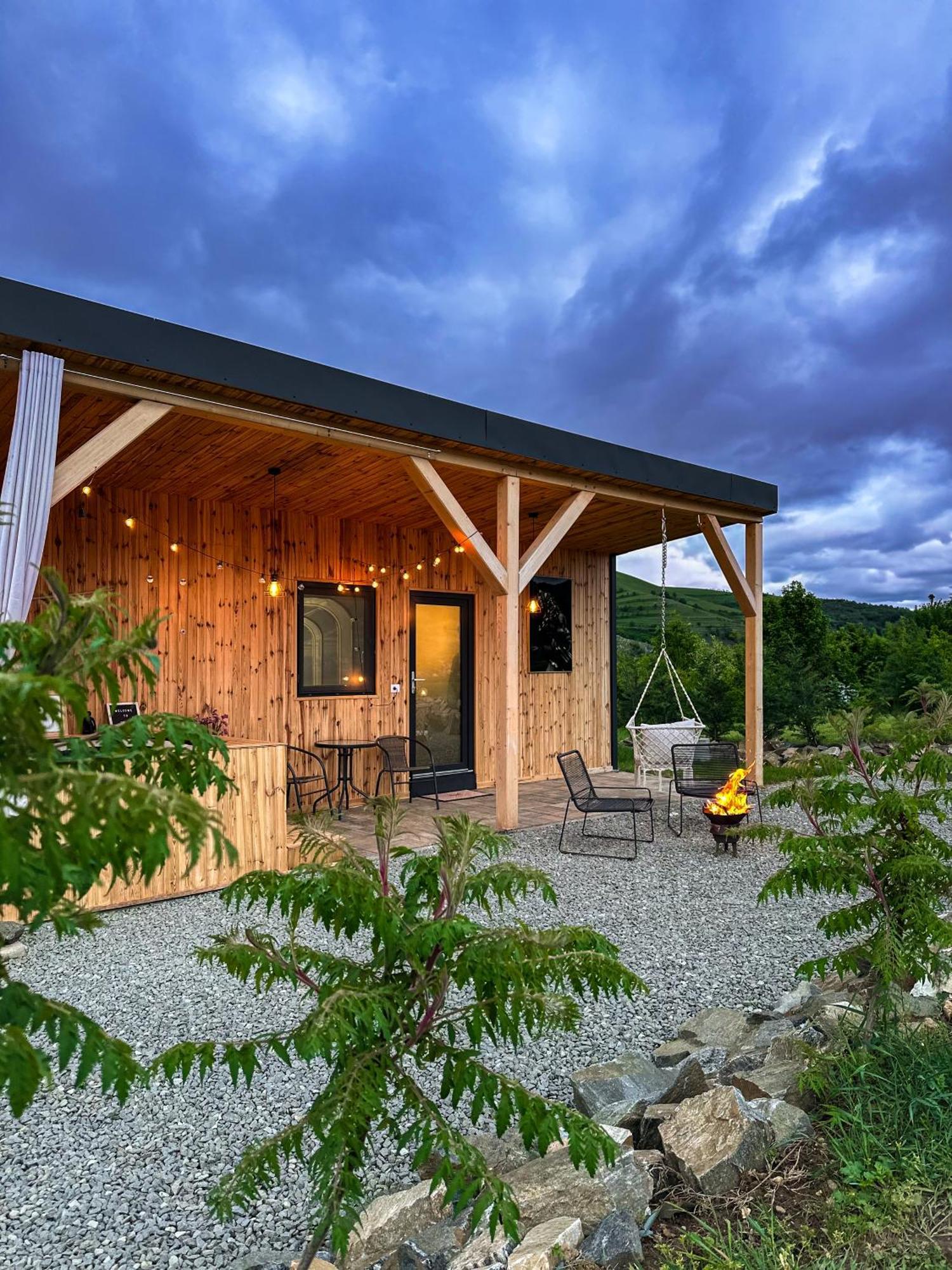 Villa Kubiq Transalpina à Petresti Extérieur photo