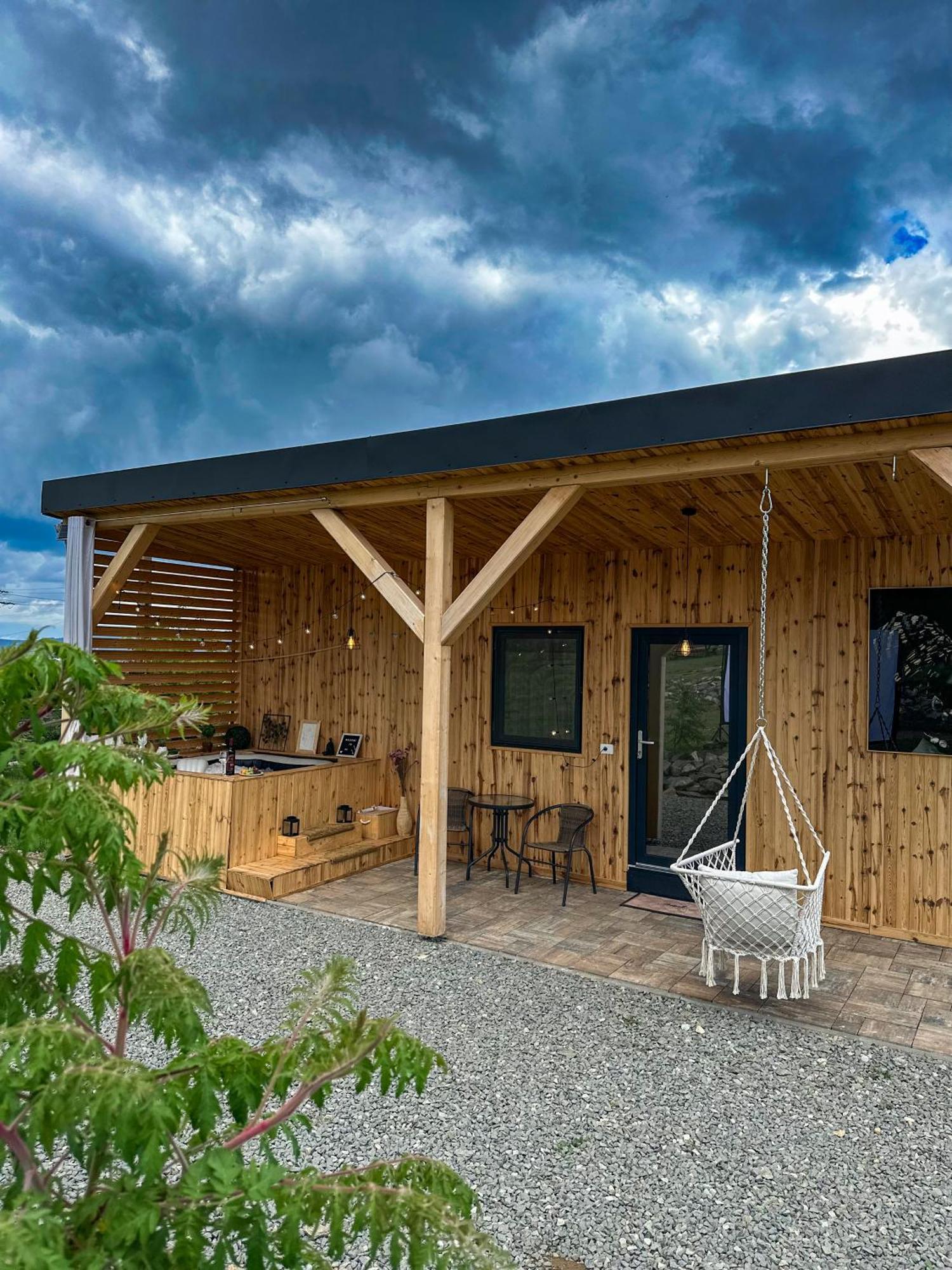 Villa Kubiq Transalpina à Petresti Extérieur photo