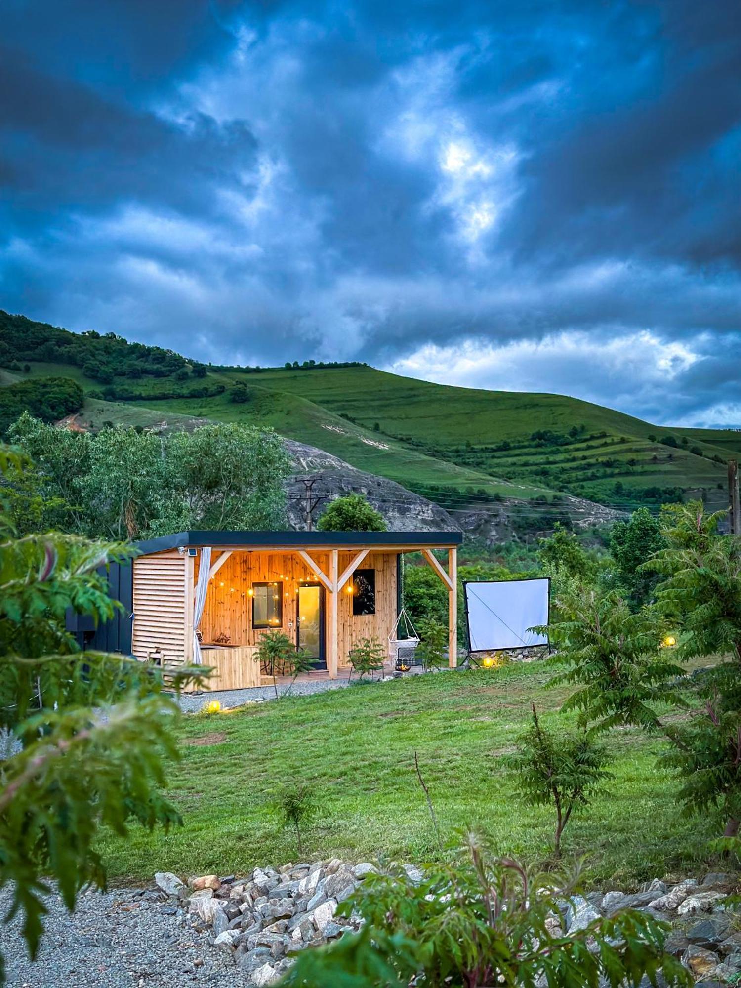 Villa Kubiq Transalpina à Petresti Extérieur photo