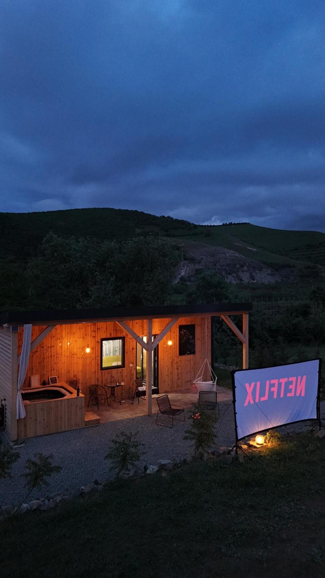 Villa Kubiq Transalpina à Petresti Extérieur photo