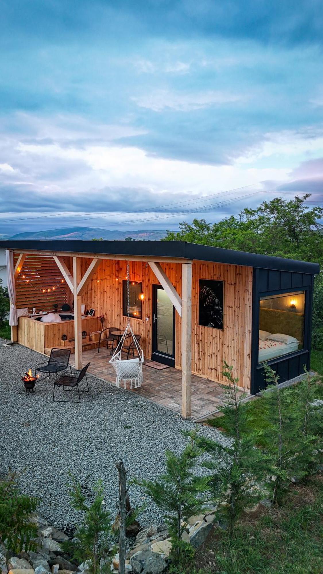 Villa Kubiq Transalpina à Petresti Extérieur photo