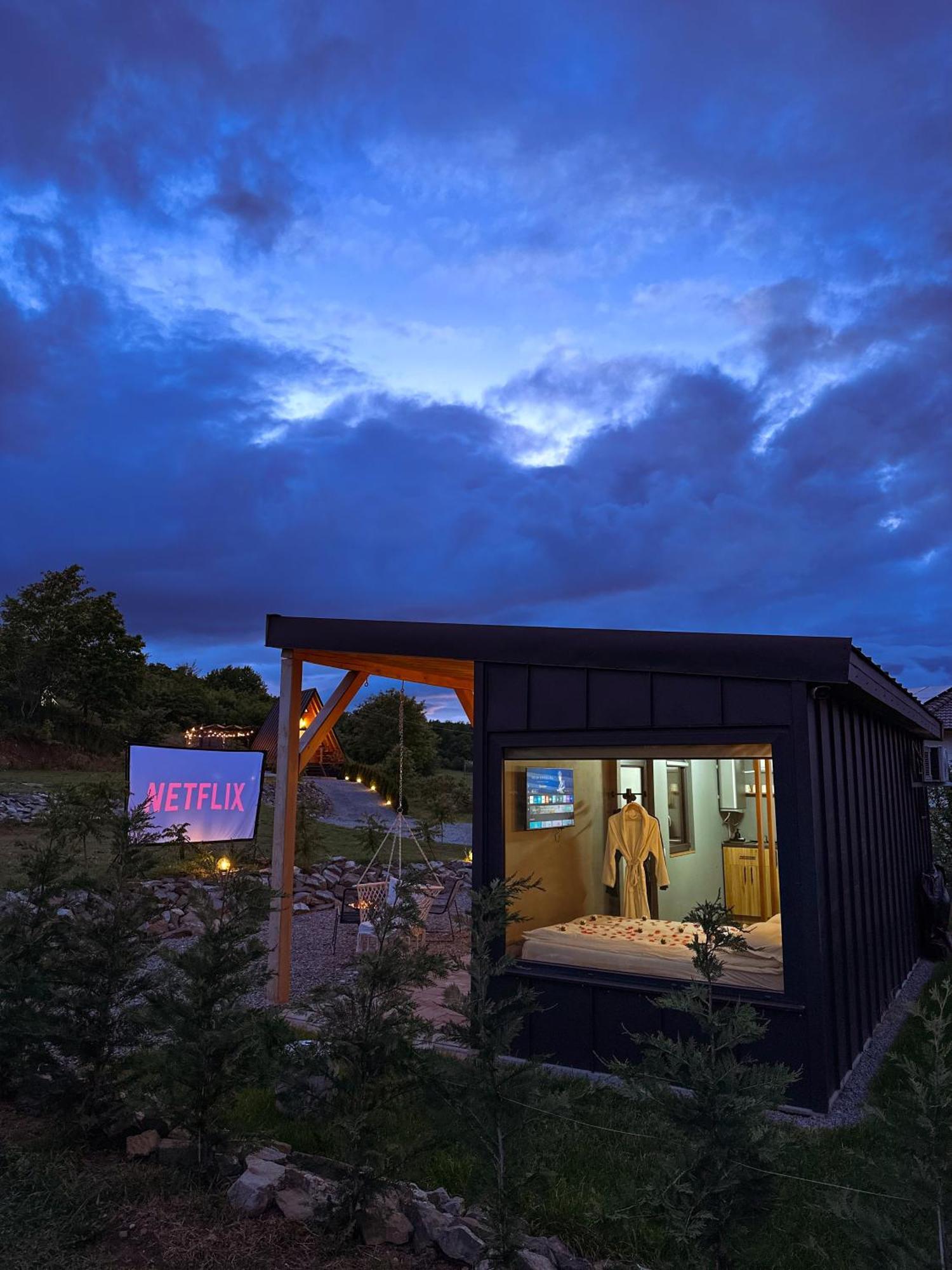 Villa Kubiq Transalpina à Petresti Extérieur photo